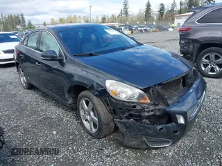 2013 Volvo S60 T5 with VIN YV1612FH5D2221369, listed as a IAAI auction lot 42019723 with 96,002 mi miles. Bid and sale history available at carsss.com. Image 1.