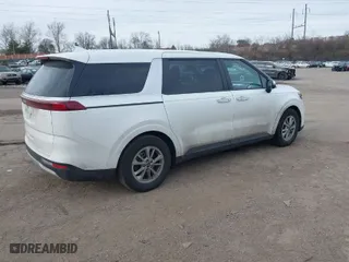 2024 Kia Carnival LX with VIN KNDNB4H34R6328831, listed as a IAAI auction lot 41631238 with 41,733 mi miles. Bid and sale history available at carsss.com. Image 4.