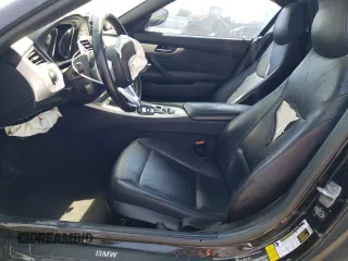 2015 BMW Z4 sDrive28i z VIN WBALL5C51FP557408, wystawiony jako Copart lot #55568525 z przebiegiem Nie podano mil oraz Szkoda całkowita • Salvage title. Historia ofert i sprzedaży dostępna na DreamBid. Obrazek 7.