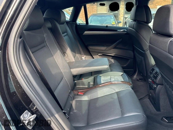 2013 BMW X6 xDrive50i z VIN 5UXFG8C54DL591836, wystawiony jako Copart lot #55171145 z przebiegiem 67 178 mil mil oraz Czysty tytuł • Clean title. Historia ofert i sprzedaży dostępna na DreamBid. Obrazek 6.