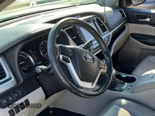 2014 Toyota Highlander Limited with VIN 5TDDCRFH4ES006897, listed as a Copart auction lot 89222335 with 329,257 mi miles and Clean title. Bid and sale history available at DreamBid. Image 9.