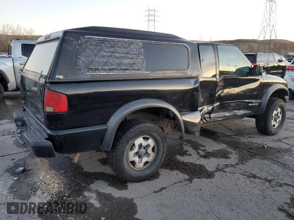 2001 Chevrolet S-10 LS with VIN 1GCCT19W718161384, listed as a Copart auction lot 84834104 with 288,874 mi miles and Salvage Title. Bid and sale history available at carsss.com. Image 3.