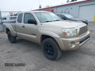 2006 Toyota Tacoma PreRunner z VIN 5TETU62N96Z252075, wystawiony jako IAAI lot #42304163 z przebiegiem 172 940 mil mil oraz . Historia ofert i sprzedaży dostępna na DreamBid. Obrazek 1.