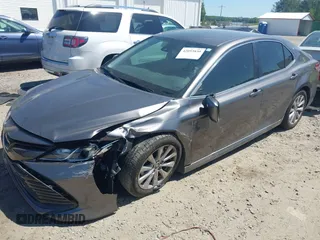 2019 Toyota Camry LE z VIN 4T1B11HK4KU797720, wystawiony jako IAAI lot #42053830 z przebiegiem 102 558 mil mil oraz . Historia ofert i sprzedaży dostępna na DreamBid. Obrazek 17.
