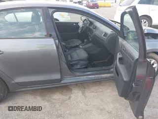 2011 Volkswagen Jetta SE with VIN 3VWDX7AJ5BM388532, listed as a IAAI auction lot 42453112 with 120,170 mi miles and . Bid and sale history available at DreamBid. Image 5.