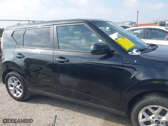 2024 Kia Soul LX with VIN KNDJ23AU7R7236067, listed as a IAAI auction lot 41520987 with 17,092 mi miles. Bid and sale history available at carsss.com. Image 13.