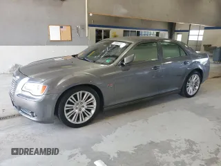 2012 Chrysler 300 C z VIN 2C3CCAET4CH274805, wystawiony jako Copart lot #59464285 z przebiegiem 143 565 mil mil oraz Czysty tytuł • Clean title. Historia ofert i sprzedaży dostępna na DreamBid. Obrazek 1.