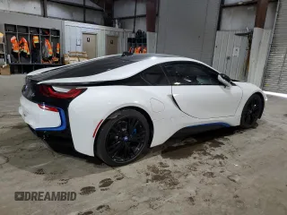2015 BMW i8 z VIN WBY2Z2C50FV674452, wystawiony jako Copart lot #58845855 z przebiegiem 119 mil mil oraz Czysty tytuł • Clean title. Historia ofert i sprzedaży dostępna na DreamBid. Obrazek 3.