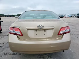2010 Toyota Camry z VIN 4T1BF3EK4AU112728, wystawiony jako Copart lot #54740835 z przebiegiem 133 340 mil mil oraz Szkoda całkowita • Salvage title. Historia ofert i sprzedaży dostępna na DreamBid. Obrazek 6.