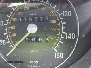 1985 Mercedes-Benz 380 z VIN WDBBA45C0FA026342, wystawiony jako IAAI lot #42197536 z przebiegiem 116 373 mil mil oraz . Historia ofert i sprzedaży dostępna na DreamBid. Obrazek 15.