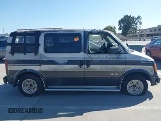 1986 Chevrolet Astro z VIN 1GCDM15Z2GB143503, wystawiony jako IAAI lot #42290965 z przebiegiem Nie podano mil oraz . Historia ofert i sprzedaży dostępna na DreamBid. Obrazek 13.