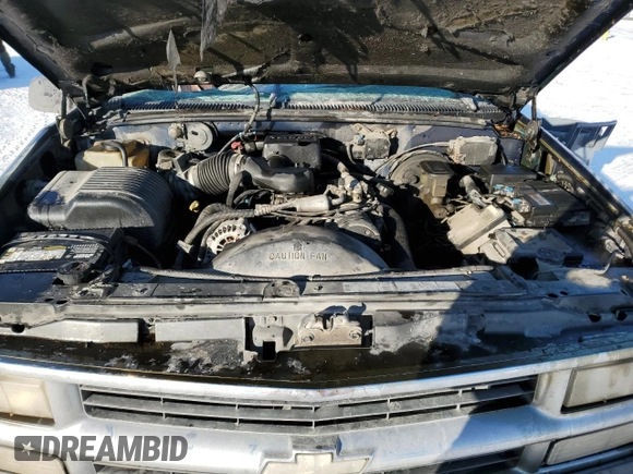 1996 Chevrolet Suburban z VIN 1GNFK16R0TJ417592, wystawiony jako Copart lot #42424015 z przebiegiem 238 536 mil mil oraz Czysty tytuł • Clean title. Historia ofert i sprzedaży dostępna na DreamBid. Obrazek 13.