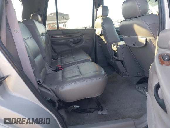 2000 Lincoln Navigator z VIN 5LMEU27A2YLJ32507, wystawiony jako IAAI lot #40752754 z przebiegiem Nie podano mil oraz . Historia ofert i sprzedaży dostępna na DreamBid. Obrazek 8.