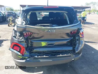 2018 Jeep Compass Limited with VIN 3C4NJDCB8JT284845, listed as a IAAI auction lot 42049290 with 59,210 mi miles and . Bid and sale history available at carsss.com. Image 6.