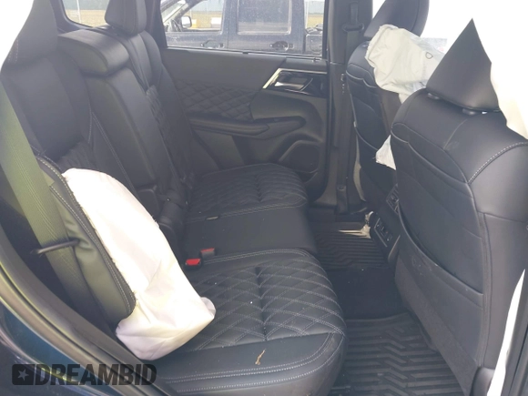 2024 Mitsubishi Outlander SEL z VIN JA4J4WA88RZ018247, wystawiony jako IAAI lot #40377423 z przebiegiem 9 558 mil mil oraz . Historia ofert i sprzedaży dostępna na DreamBid. Obrazek 8.