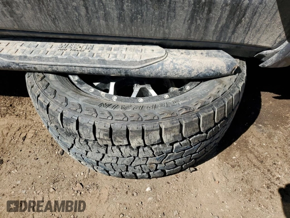 2019 Ram 1500 Laramie z VIN 1C6SRFJTXKN823283, wystawiony jako Copart lot #49893415 z przebiegiem 169 270 mil mil oraz Szkoda całkowita • Salvage title. Historia ofert i sprzedaży dostępna na DreamBid. Obrazek 12.