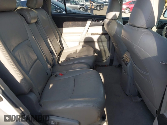 2008 Toyota Highlander z VIN JTEES41A482082292, wystawiony jako IAAI lot #42030053 z przebiegiem 183 831 mil mil oraz . Historia ofert i sprzedaży dostępna na DreamBid. Obrazek 8.