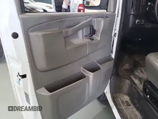 2022 GMC Savana Cargo z VIN 1GTW7AFP2N1140746, wystawiony jako IAAI lot #42515918 z przebiegiem 126 659 mil mil oraz . Historia ofert i sprzedaży dostępna na DreamBid. Obrazek 18.