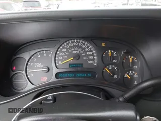 2005 Chevrolet Tahoe LS with VIN 1GNEC13V85J243672, listed as a IAAI auction lot 41801268 with 202,624 mi miles. Bid and sale history available at carsss.com. Image 7.
