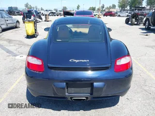 2007 Porsche 718 Cayman z VIN WP0AA29837U762585, wystawiony jako IAAI lot #42201028 z przebiegiem 58 563 mil mil oraz . Historia ofert i sprzedaży dostępna na DreamBid. Obrazek 16.