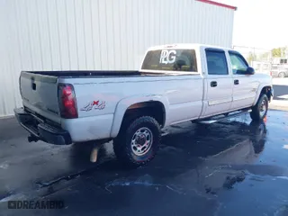 2003 Chevrolet Silverado 2500HD LS with VIN 1GCHK23113F221752, listed as a IAAI auction lot 41540935 with 414,826 mi miles. Bid and sale history available at carsss.com. Image 4.