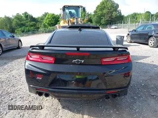 2018 Chevrolet Camaro 1SS z VIN 1G1FF1R7XJ0102124, wystawiony jako IAAI lot #42292031 z przebiegiem 117 098 mil mil oraz . Historia ofert i sprzedaży dostępna na DreamBid. Obrazek 16.
