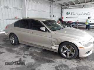 2013 BMW 3 Series 328i z VIN WBA3C1C51DK105056, wystawiony jako IAAI lot #42243999 z przebiegiem 92 659 mil mil oraz . Historia ofert i sprzedaży dostępna na DreamBid. Obrazek 6.