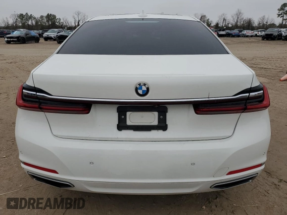 2021 BMW 7 Series 740i with VIN WBA7T2C09MCG32688, listed as a Copart auction lot 88122315 with 30,668 mi miles and Salvage title. Bid and sale history available at DreamBid. Image 6.
