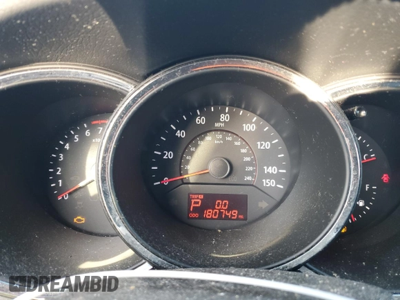 2013 Kia Sorento EX with VIN 5XYKUDA63DG371371, listed as a Copart auction lot 85863984 with 180,749 mi miles and Clean Title. Bid and sale history available at carsss.com. Image 9.