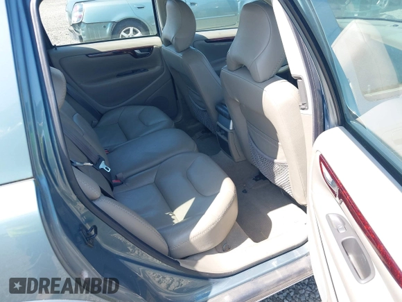 2002 Volvo V70 with VIN YV1SZ58D521073150, listed as a IAAI auction lot 42149444 with Not Provided miles and . Bid and sale history available at DreamBid. Image 8.