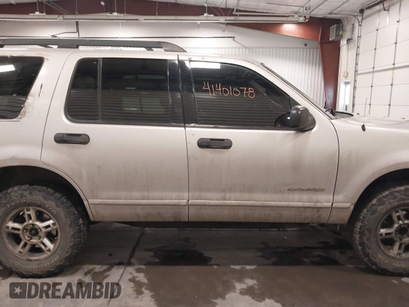 2005 Ford Explorer XLT z VIN 1FMZU63K75UA92666, wystawiony jako IAAI lot #41401078 z przebiegiem 180 753 mil mil oraz . Historia ofert i sprzedaży dostępna na DreamBid. Obrazek 13.