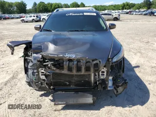 2017 Jeep Cherokee Latitude z VIN 1C4PJLCB8HW640881, wystawiony jako Copart lot #57718415 z przebiegiem 185 761 mil mil oraz Szkoda całkowita • Salvage title. Historia ofert i sprzedaży dostępna na DreamBid. Obrazek 5.