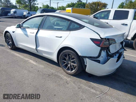 2023 Tesla Model 3 z VIN 5YJ3E1EA3PF600030, wystawiony jako IAAI lot #42052459 z przebiegiem 11 177 mil mil oraz . Historia ofert i sprzedaży dostępna na DreamBid. Obrazek 3.