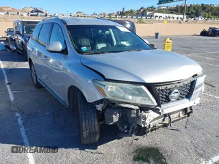 2015 Nissan Pathfinder SV z VIN 5N1AR2MN8FC623235, wystawiony jako IAAI lot #41377743 z przebiegiem 126 062 mil mil oraz . Historia ofert i sprzedaży dostępna na DreamBid. Obrazek 1.