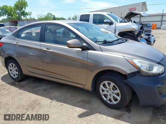 2012 Hyundai Accent GLS z VIN KMHCT4AE1CU186212, wystawiony jako IAAI lot #42247043 z przebiegiem 140 287 mil mil oraz . Historia ofert i sprzedaży dostępna na DreamBid. Obrazek 13.