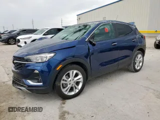 2023 Buick Encore GX Preferred z VIN KL4MMBS24PB054295, wystawiony jako Copart lot #63345615 z przebiegiem 55 470 mil mil oraz Szkoda całkowita • Salvage title. Historia ofert i sprzedaży dostępna na DreamBid. Obrazek 1.