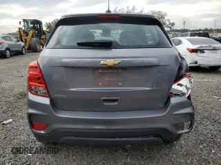2020 Chevrolet Trax LS z VIN 3GNCJKSB3LL175622, wystawiony jako Copart lot #63316885 z przebiegiem Nie podano mil oraz Szkoda całkowita • Salvage title. Historia ofert i sprzedaży dostępna na DreamBid. Obrazek 6.