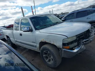 2002 Chevrolet Silverado 1500 LT with VIN 2GCEK19T521384478, listed as a IAAI auction lot 41728440 with 223,338 mi miles. Bid and sale history available at carsss.com. Image 1.