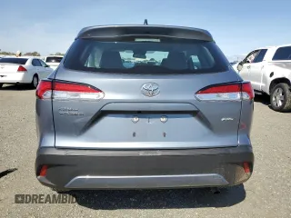 2024 Toyota Corolla Cross L z VIN 7MUAAABG2RV119279, wystawiony jako Copart lot #49690865 z przebiegiem 6 104 mil mil oraz Szkoda całkowita • Salvage title. Historia ofert i sprzedaży dostępna na DreamBid. Obrazek 6.