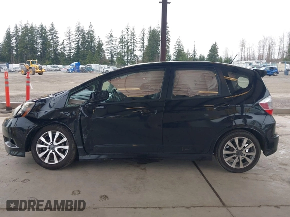 2013 Honda Fit Sport с VIN JHMGE8H59DC042068, выставлен на аукционе IAAI как лот 41803884 с пробегом 128 223 миль миль и . История ставок и продаж доступна на DreamBid. Изображение 14.