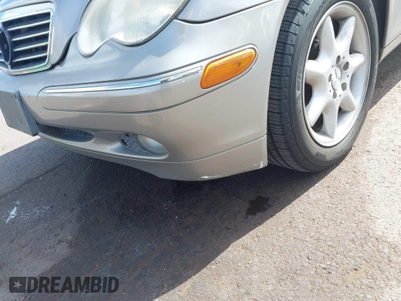 2003 Mercedes-Benz C 240 с VIN WDBRF61J03A455895, выставлен на аукционе IAAI как лот 42478695 с пробегом 188 624 миль миль и . История ставок и продаж доступна на DreamBid. Изображение 6.