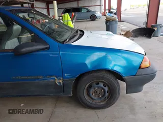 1990 Geo Metro z VIN 2C1MS2469L6015529, wystawiony jako IAAI lot #41902168 z przebiegiem 95 772 mil mil oraz . Historia ofert i sprzedaży dostępna na DreamBid. Obrazek 6.
