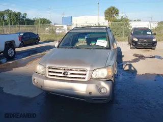 2006 Toyota Highlander w/3rd Row with VIN JTEDP21A160107112, listed as a IAAI auction lot 41885073 with 231,521 mi miles. Bid and sale history available at carsss.com. Image 6.