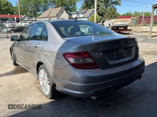 2009 Mercedes-Benz C 300 Sport z VIN WDDGF81X19R071486, wystawiony jako Copart lot #57711575 z przebiegiem 188 430 mil mil oraz Czysty tytuł • Clean title. Historia ofert i sprzedaży dostępna na DreamBid. Obrazek 3.