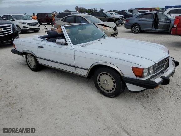 1988 Mercedes-Benz 560 Series 560SL with VIN WDBBA48D3JA086077, listed as a Copart auction lot 77017824 with 169,123 mi miles and Salvage Title. Bid and sale history available at carsss.com. Image 4.