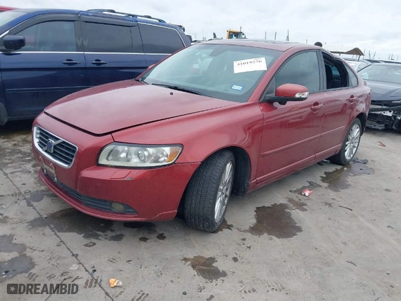 2011 Volvo S40 with VIN YV1672MS1B2549902, listed as a IAAI auction lot 41019576 with 97,101 mi miles. Bid and sale history available at carsss.com. Image 2.