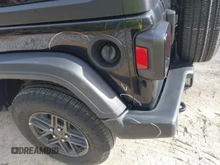 2024 Jeep Wrangler Sport S z VIN 1C4PJXDNXRW253072, wystawiony jako IAAI lot #41878513 z przebiegiem 15 976 mil mil oraz . Historia ofert i sprzedaży dostępna na DreamBid. Obrazek 12.