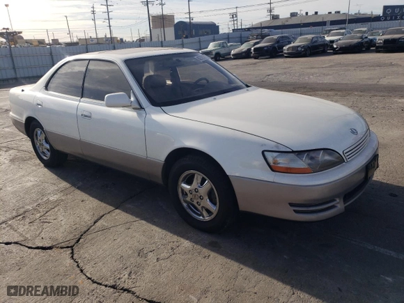 1995 Lexus ES 300 with VIN JT8GK13T3S0101586, listed as a Copart auction lot 82721364 with 85,978 mi miles and Salvage Title. Bid and sale history available at carsss.com. Image 4.