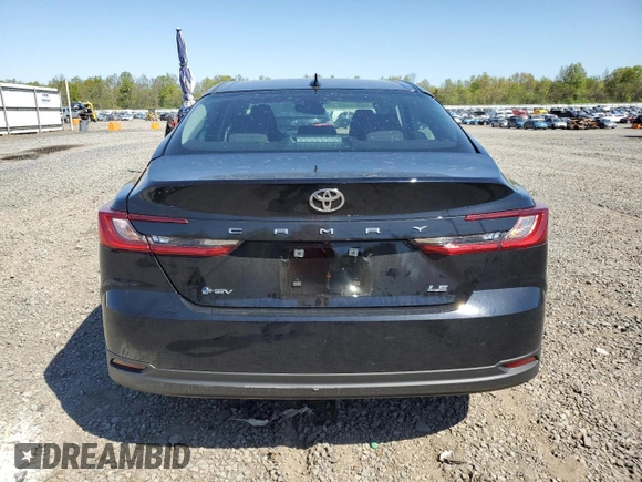 2025 Toyota Camry LE z VIN 4T1DAACK9SU117570, wystawiony jako Copart lot #54975145 z przebiegiem 2 385 mil mil oraz Szkoda całkowita • Salvage title. Historia ofert i sprzedaży dostępna na DreamBid. Obrazek 6.