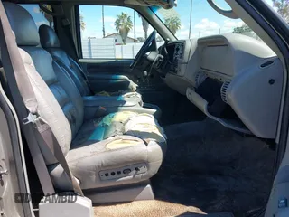 1999 GMC Suburban with VIN 3GKFK16R0XG511301, listed as a IAAI auction lot 41946753 with 231,650 mi miles and . Bid and sale history available at DreamBid. Image 5.